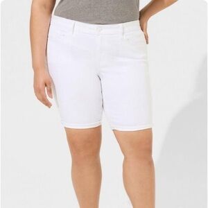 Torrid Size 16 Perfect Bermuda Shorts White 10" Vintage Stretch Mid-Rise